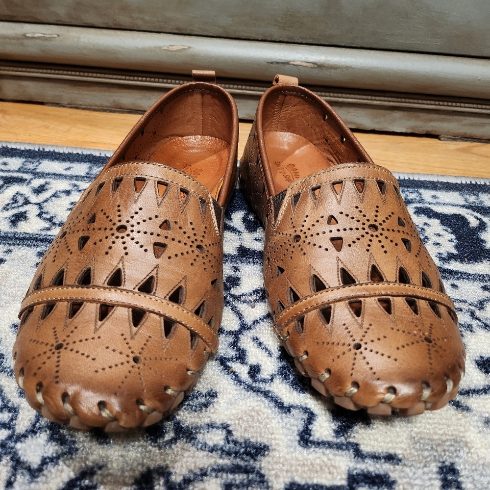 Spring Step Leather Slip-on Shoes
